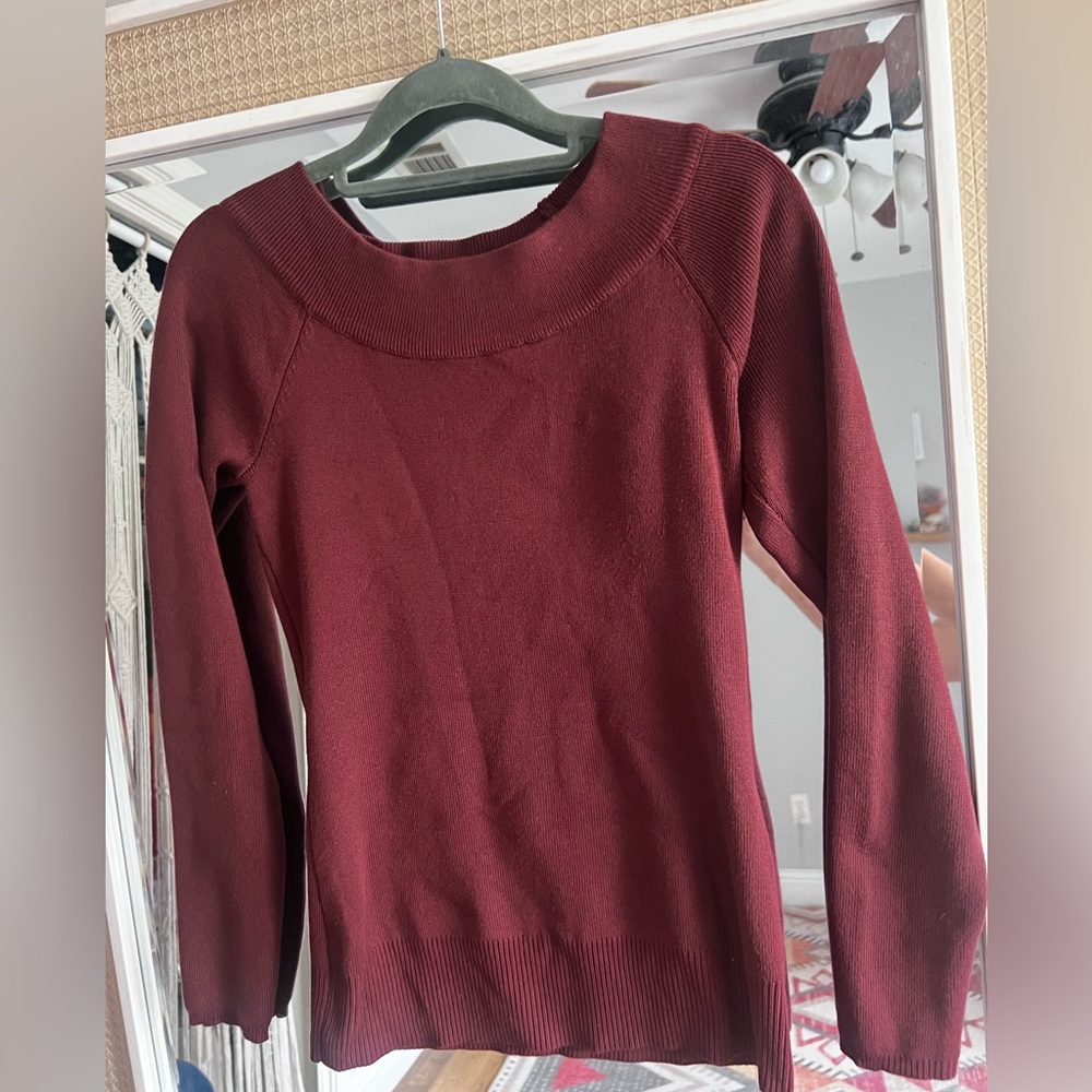 Tahari crew scoop sweater - maroon